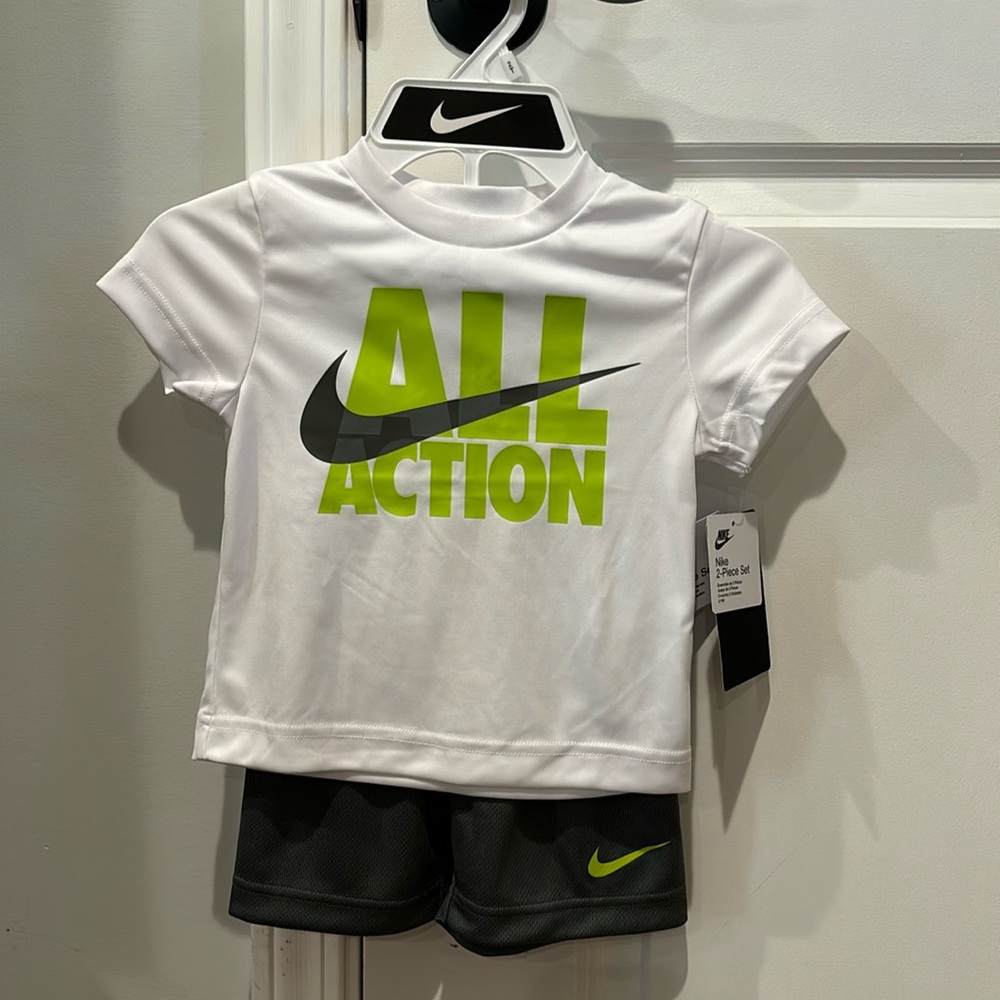 Nike Dri-Fit 2 piece. 2T. Brand new.